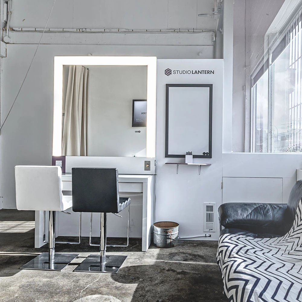 Studio Lantern's makeup vanity, part of the photography studio rental package.